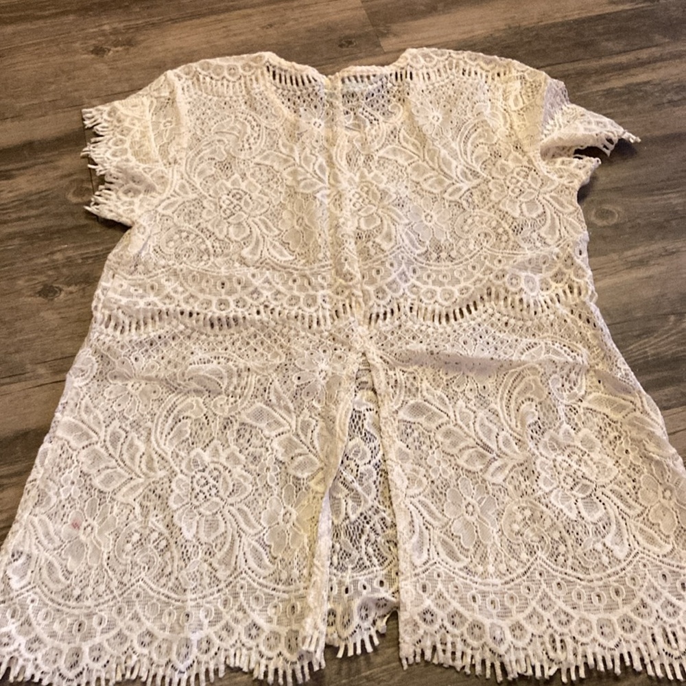 Maurices lace over layer top. Size S - Picture 5 of 8